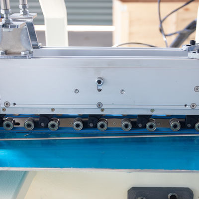 Machine de fabrication automatique de carton ondulé pliable à carton