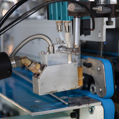 Machine de fabrication automatique de carton ondulé pliable à carton