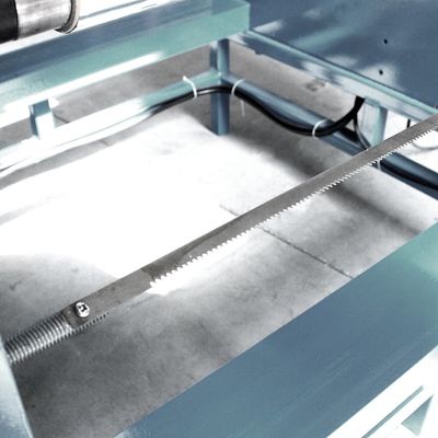 L'emballage alimentaire rendu abordable avec une machine électrique de fabrication de rouleaux en papier d'aluminium