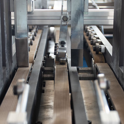 2600*2100*1500 Machine de fixation automatique de lames de scie pour boîtes en feuille d'aluminium