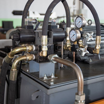Type d'emballage du boîtier Machine de pressage à lame de scie en aluminium pour la fabrication de technologies de finition