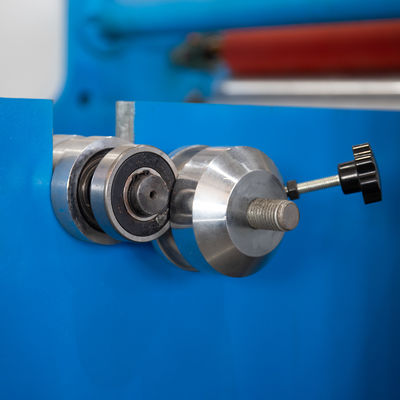 Machine de remontage de papier de cuisine en feuille d'aluminium semi-automatique avec et 3 kW de puissance