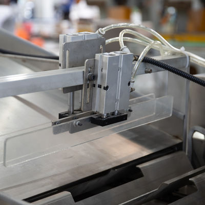 20 m3/h Consommation d'air Machine automatique d'emballage et de cartonnage de rouleaux en feuille d'aluminium