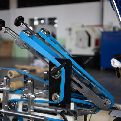 Machine à coller automatique pliante de boîtes de papier de 2,2 kW pour les besoins du client