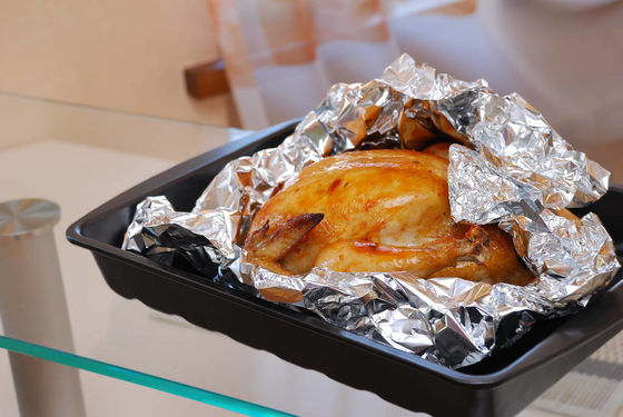 Personnaliser l'épaisseur du rouleau de feuille d'aluminium ménager pour l'emballage alimentaire micromovable