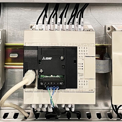 Machine de recuit et de découpe automatique avec système d'étiquetage automatique