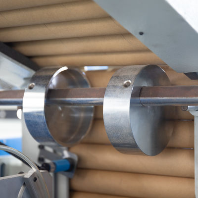 2500 KG 6 broches machine de remontage pour le film d'accrochage papier de silicone aluminium rouleau de papier alimentaire