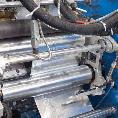 2500 KG 6 broches machine de remontage pour le film d'accrochage papier de silicone aluminium rouleau de papier alimentaire