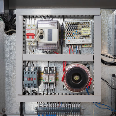 Machine de remontage à l'aide d'une lampe à coudre à l'aide d'une lampe à coudre