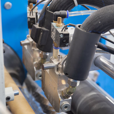 Machine automatique de repassage de lames jumbo en papier d'aluminium sans démarrage par adhésif