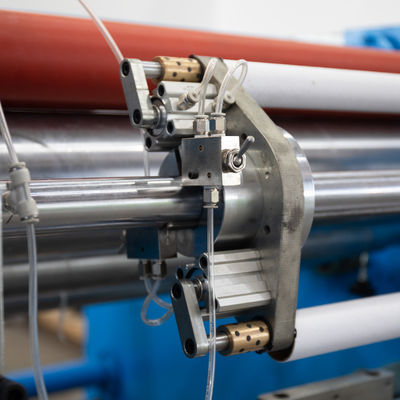 Machine de remontage de rouleaux en papier d'aluminium à grande rouleau