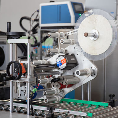 Facile à utiliser Machine automatique de remontage de rouleaux de papier de boulangerie à haute puissance pour cuisine
