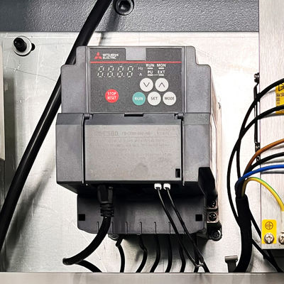 Machine de remontage de rouleaux de film d'aluminium à 4 broches entièrement automatique pour produits