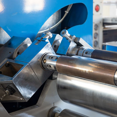 Vitesse contrôlée par ordinateur Machine de découpe de feuille d'aluminium électrique et précise